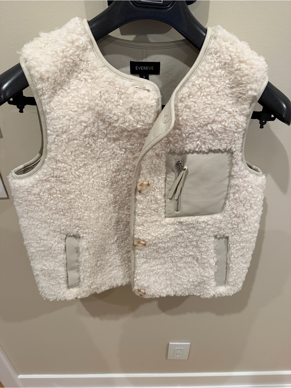 Woman’s Evereve Sherpa/leather vest